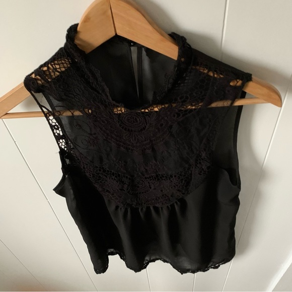 Black sleeveless sheer boho lace blouse - Picture 3 of 7